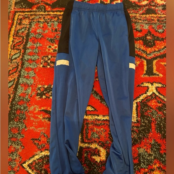 Boy’s BUNDLE - 6/7, Medium, and 10/12 - Picture 4 of 5